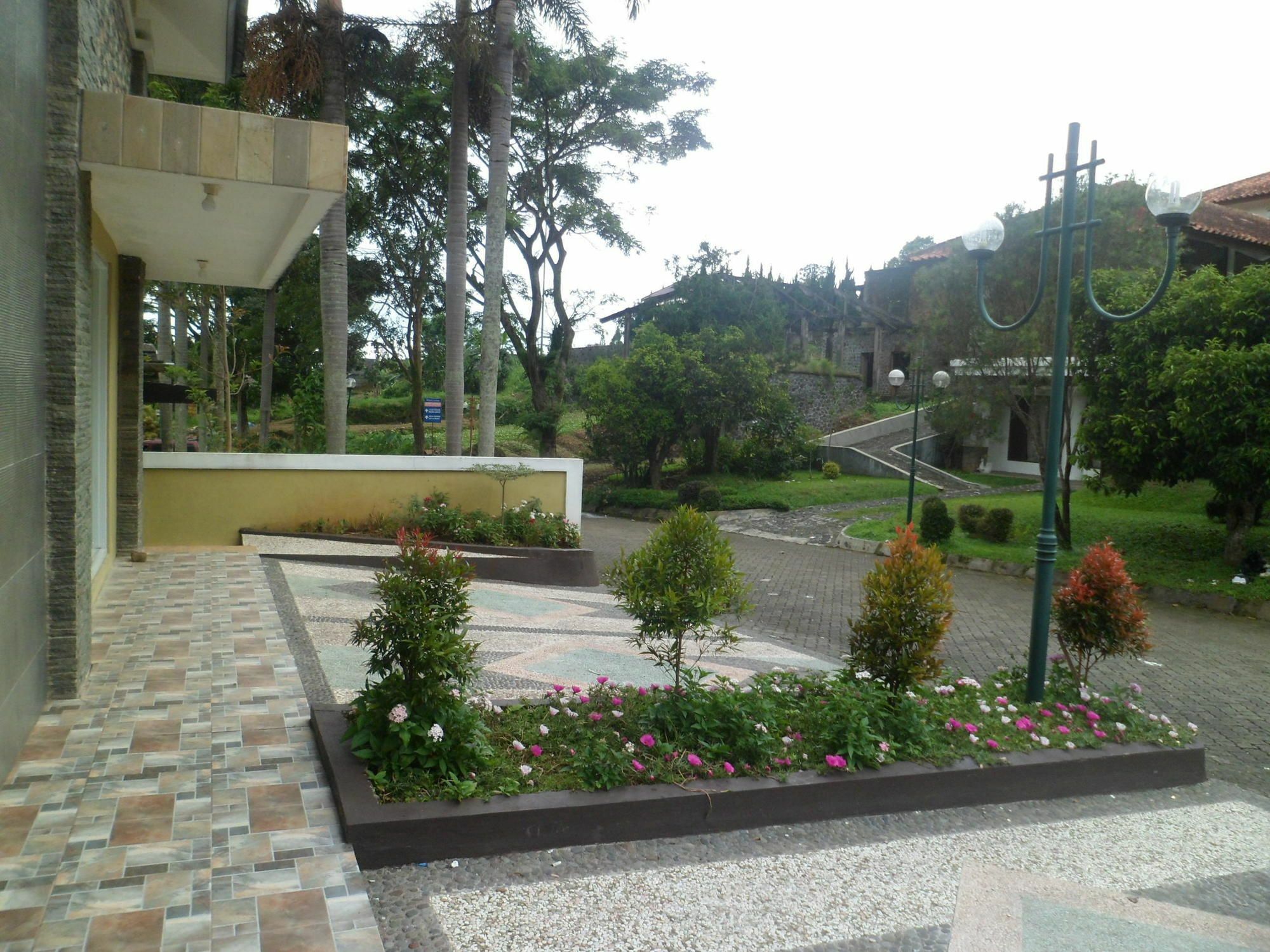 Villa Bukit Danau Cipanas  Buitenkant foto
